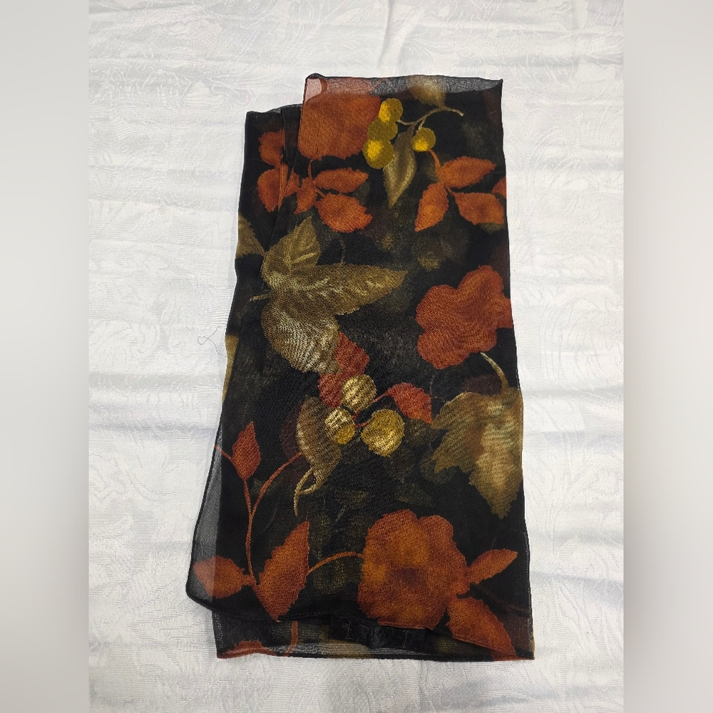 Vintage 100% Polyster Art of the Scarf   Made in Italy